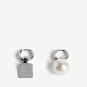 Malibu pearl earrings in shiny silver Malibu pearl earrings in shiny silver