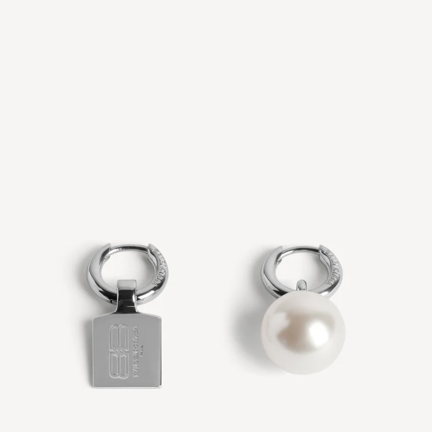 Malibu pearl earrings in shiny silver Malibu pearl earrings in shiny silver