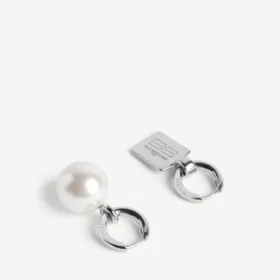 Malibu pearl earrings in shiny silver Malibu pearl earrings in shiny silver
