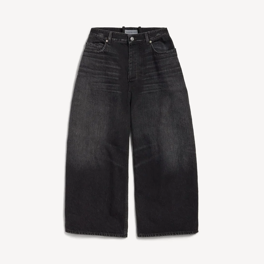Men’s curved jeans in black Men’s curved jeans in black