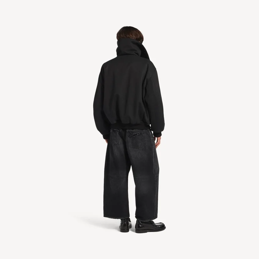 Men’s curved jeans in black Men’s curved jeans in black