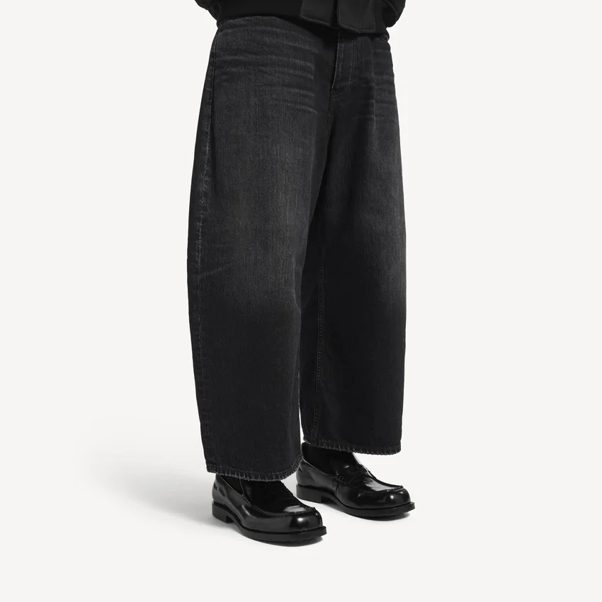 Men’s curved jeans in black Men’s curved jeans in black
