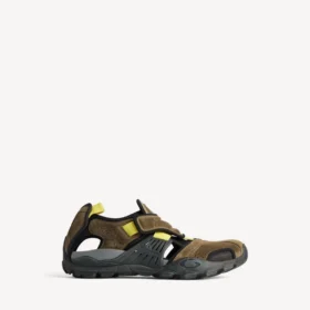 Men’s hike sandal sneaker in taupe/black/neon yellow