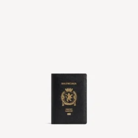 Men’s passport holder in black