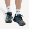 Men’s runner gradient mesh sneaker in black/blue/grey