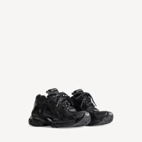 Men’s runner sneaker in black