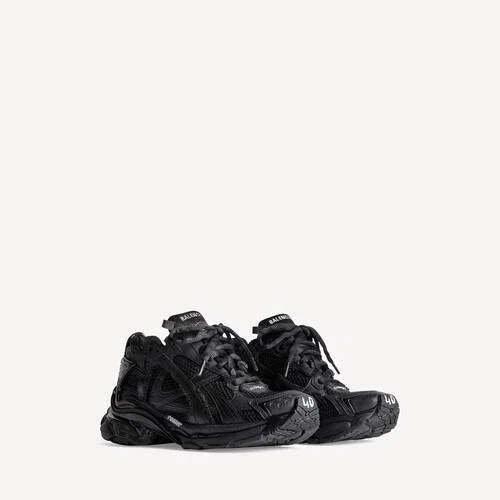 Men’s runner sneaker in black Men’s runner sneaker in black
