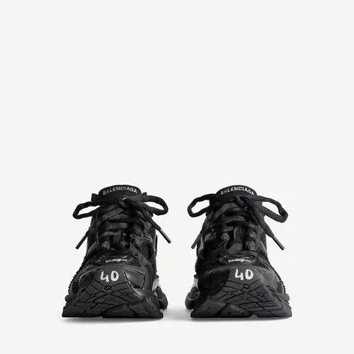 Men’s runner sneaker in black Men’s runner sneaker in black