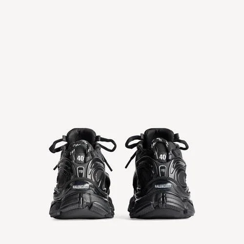 Men’s runner sneaker in black Men’s runner sneaker in black