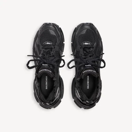 Men’s runner sneaker in black Men’s runner sneaker in black