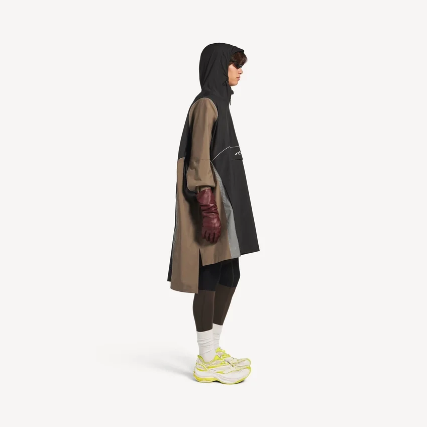 Men’s techwear poncho in black Men’s techwear poncho in black