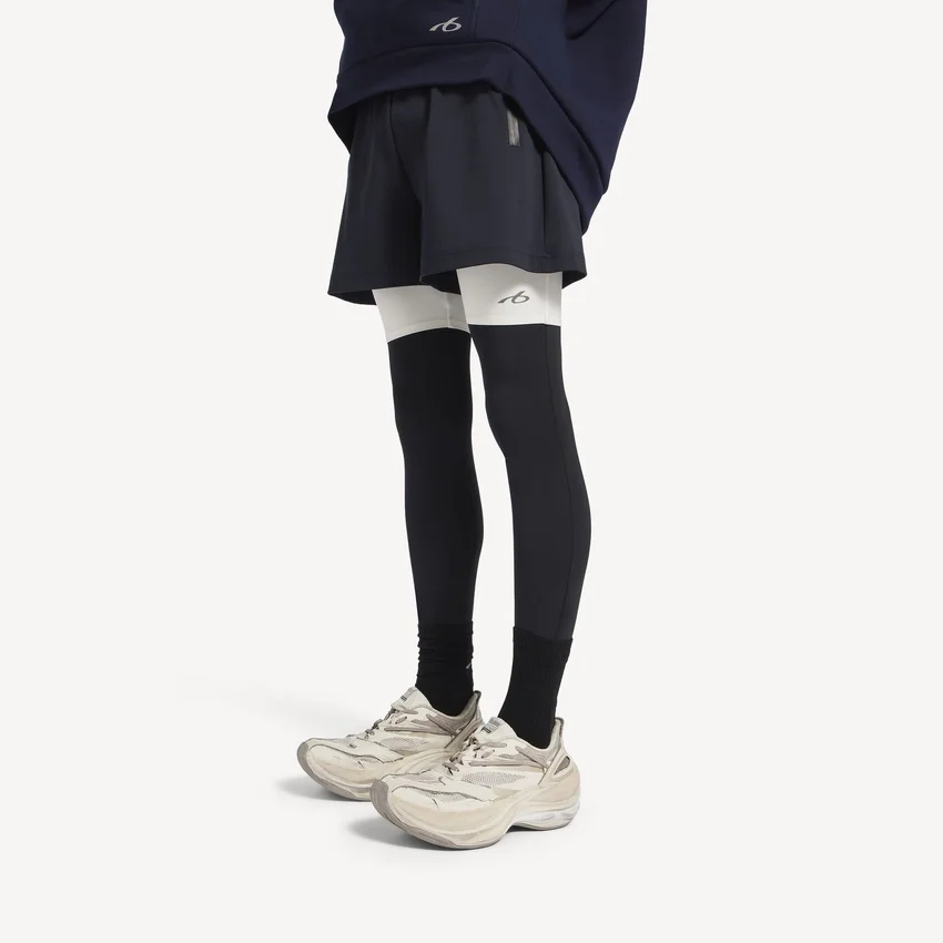 Men’s techwear shorts in navy/white Men’s techwear shorts in navy/white