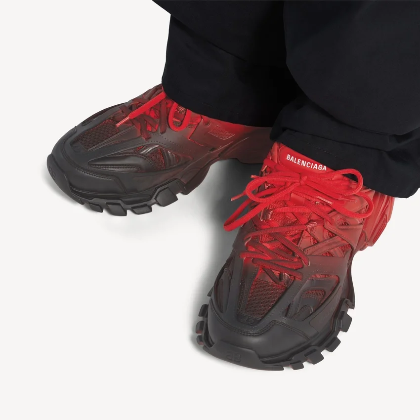 Men’s track gradient sneaker in red/black Men’s track gradient sneaker in red/black