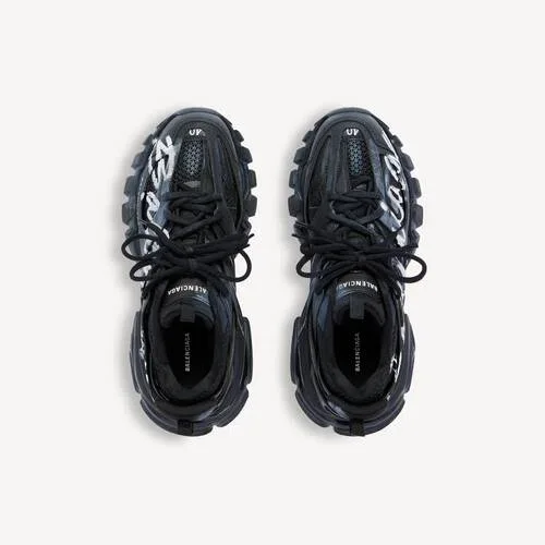Men’s track signature sneaker in black/white Men’s track signature sneaker in black/white