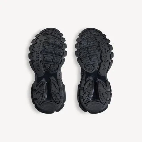 Men’s track signature sneaker in black/white Men’s track signature sneaker in black/white