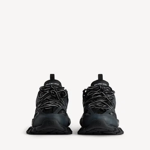 Men’s track sneaker in black Men’s track sneaker in black