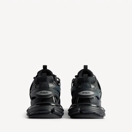 Men’s track sneaker in black Men’s track sneaker in black