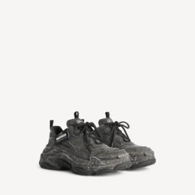 Men’s triple s canvas sneaker in black