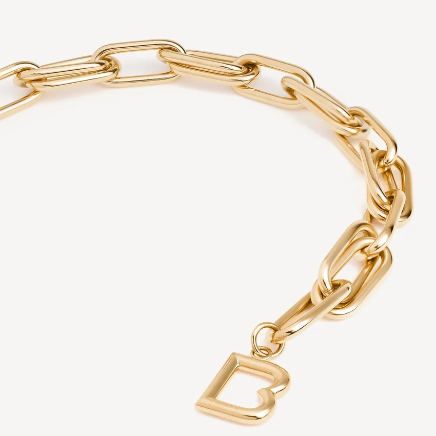 Women’s b link necklace in shiny gold Women’s b link necklace in shiny gold