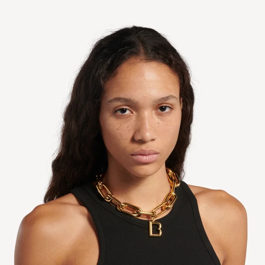 Women’s b link necklace in shiny gold Women’s b link necklace in shiny gold