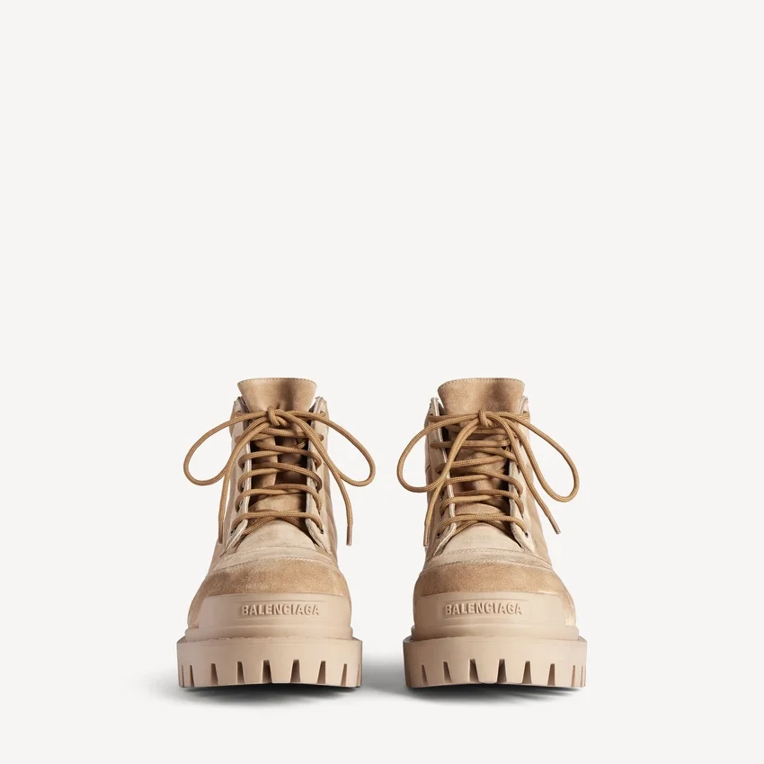 Women’s combat strike low boot in sand Women’s combat strike low boot in sand