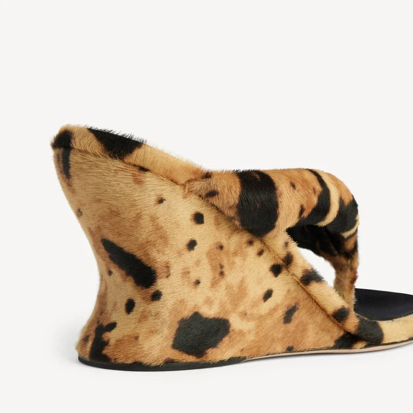 Women’s gaeta wedge thong in leopard Women’s gaeta wedge thong in leopard