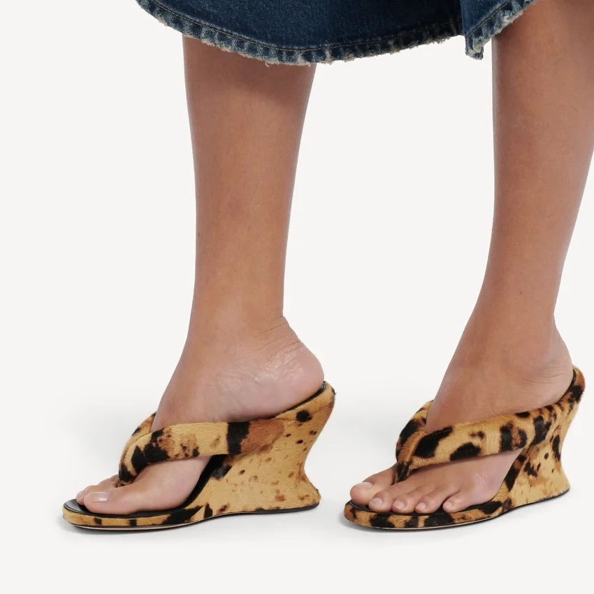 Women’s gaeta wedge thong in leopard Women’s gaeta wedge thong in leopard