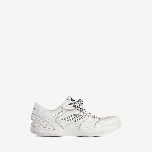 Women’s hamptons medium worn-out sneaker in white Women’s hamptons medium worn-out sneaker in white