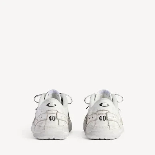 Women’s hamptons medium worn-out sneaker in white Women’s hamptons medium worn-out sneaker in white
