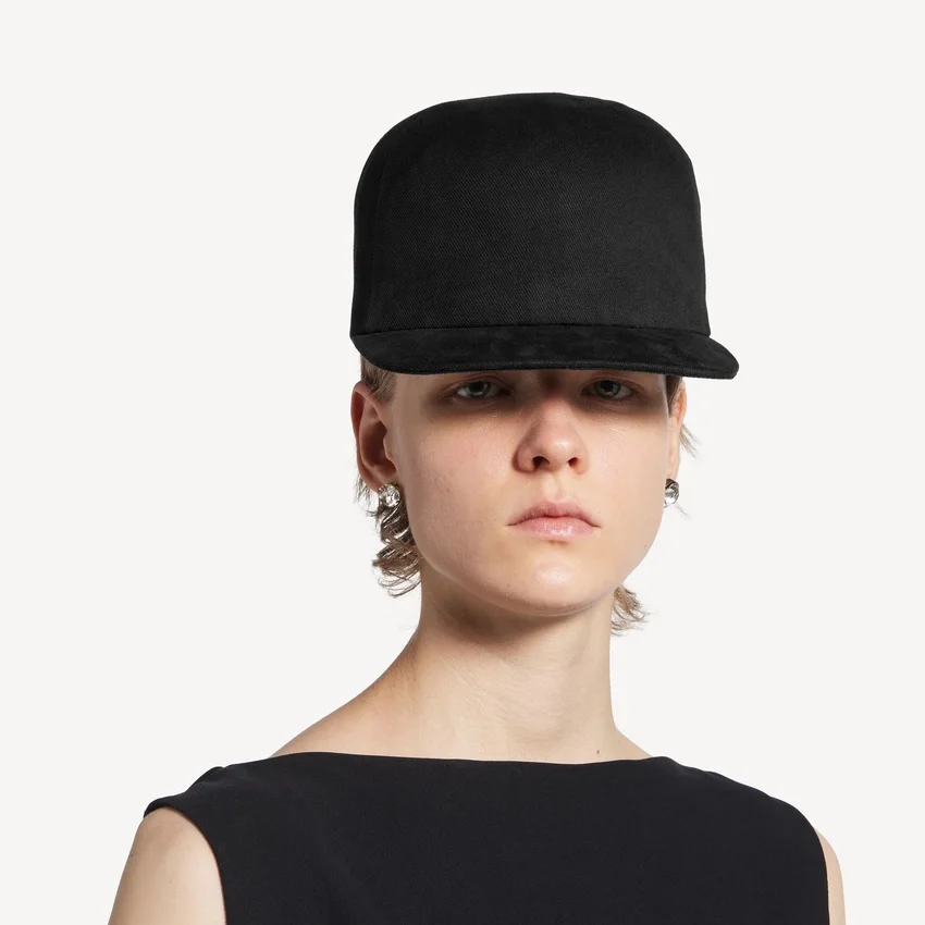 Women’s hat in black Women’s hat in black