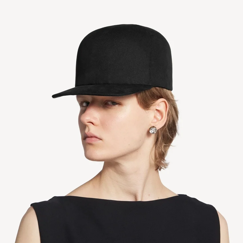 Women’s hat in black Women’s hat in black