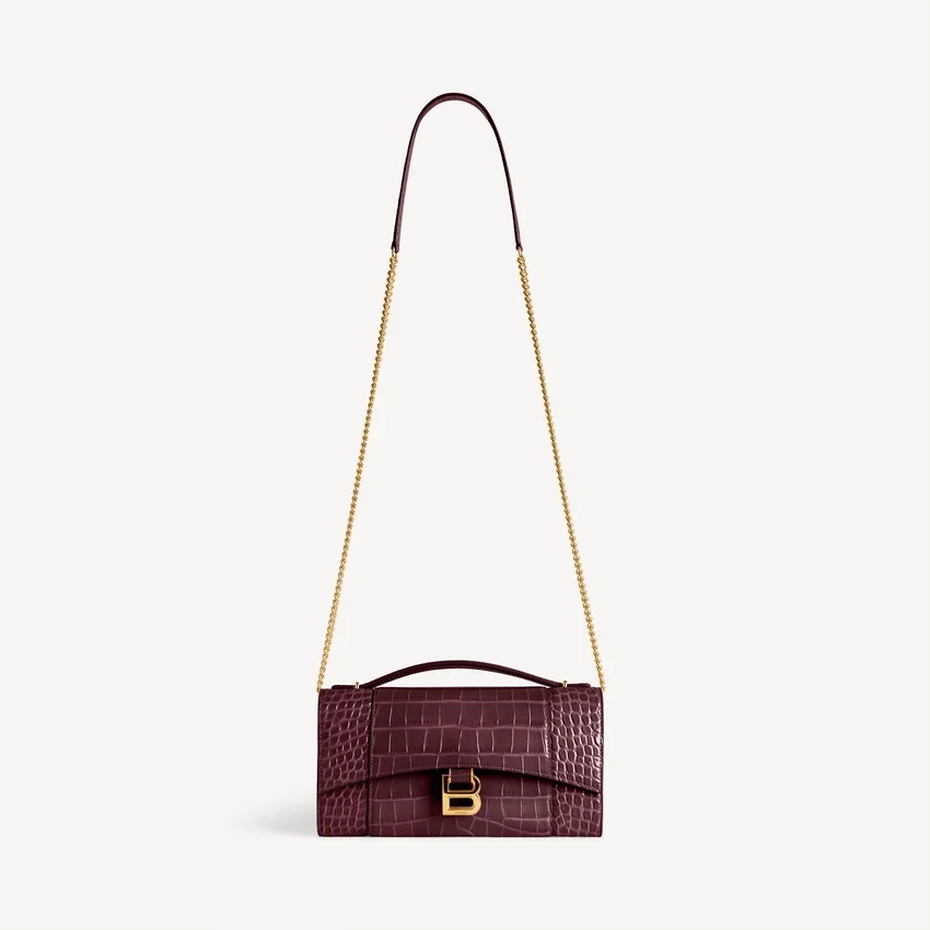 Women’s hourglass pochette with chain in dark burgundy Women’s hourglass pochette with chain in dark burgundy