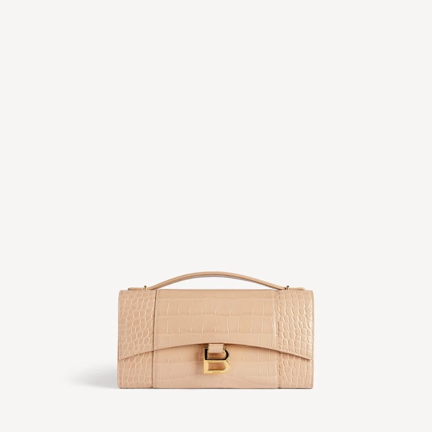 Women’s hourglass pochette with chain in nude Women’s hourglass pochette with chain in nude