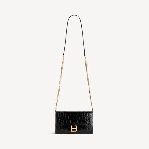 Women’s hourglass wallet on chain in black Women’s hourglass wallet on chain in black
