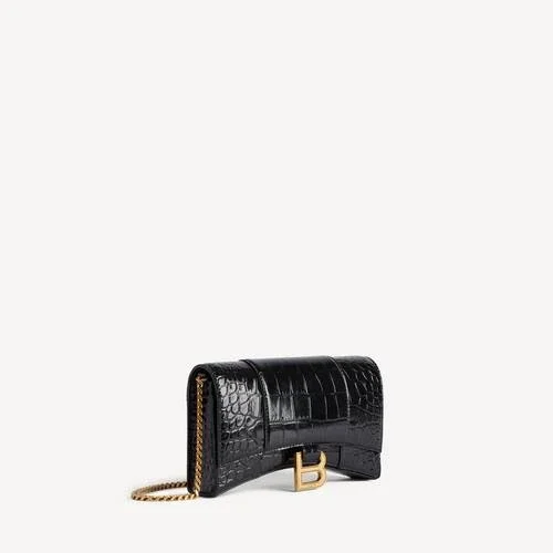 Women’s hourglass wallet on chain in black Women’s hourglass wallet on chain in black