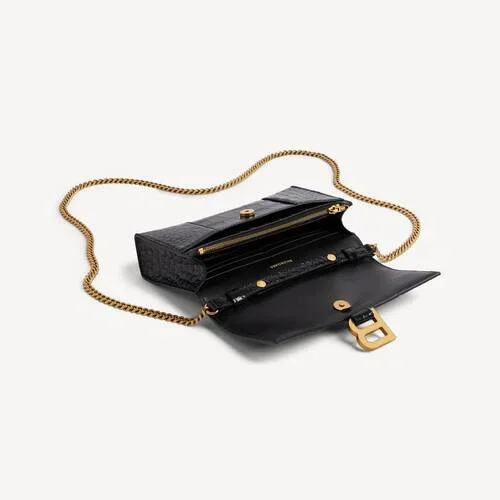 Women’s hourglass wallet on chain in black Women’s hourglass wallet on chain in black