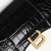 Women’s hourglass wallet on chain in black Women’s hourglass wallet on chain in black