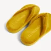 Women’s jet lag thong in mustard Women’s jet lag thong in mustard
