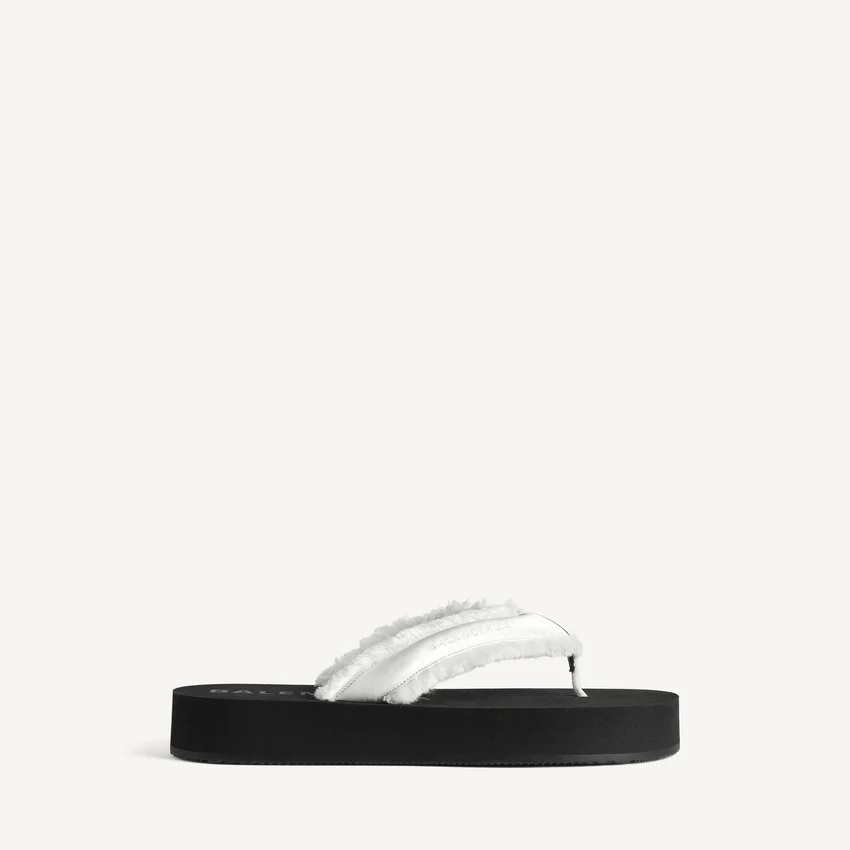 Women’s jet lag thong in off white Women’s jet lag thong in off white