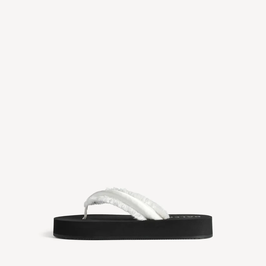 Women’s jet lag thong in off white Women’s jet lag thong in off white