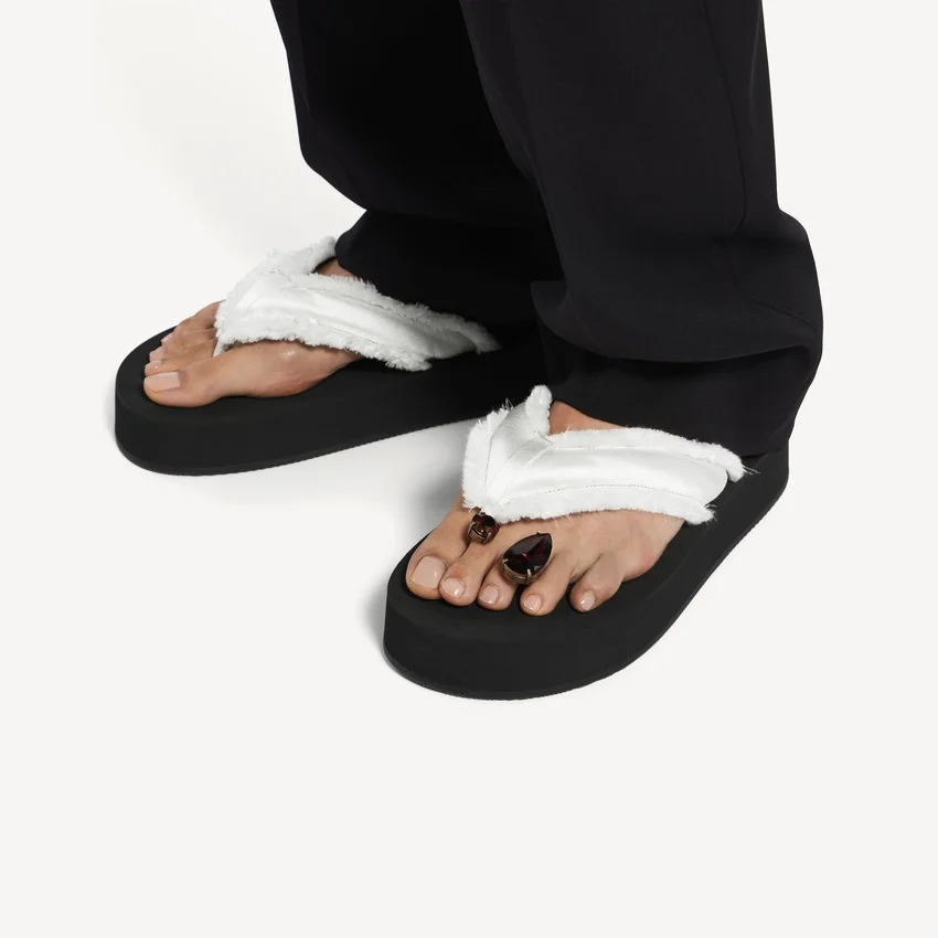 Women’s jet lag thong in off white Women’s jet lag thong in off white