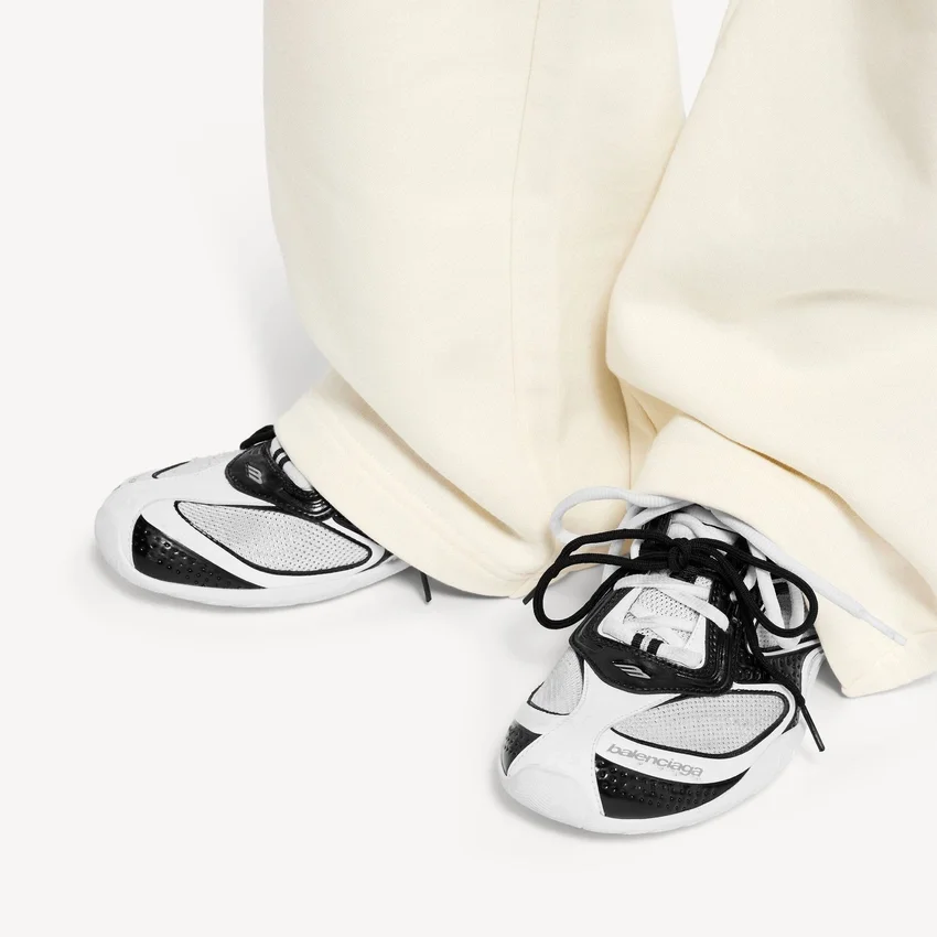 Women’s radar sneaker in white/black Women’s radar sneaker in white/black
