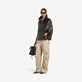 Women’s relaxed cargo pants in beige