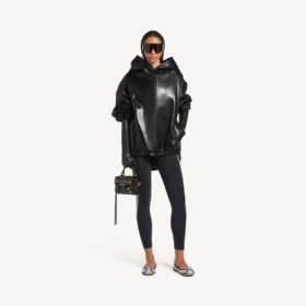 Women’s relaxed hoodie in black Women’s relaxed hoodie in black