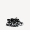 Men’s runner sneaker in black/silver Men’s runner sneaker in black/silver