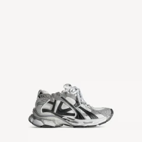 Women’s runner sneaker in grey