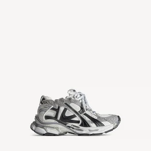 Men’s runner sneaker in grey/white/black Men’s runner sneaker in grey/white/black