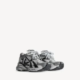 Women’s runner sneaker in grey