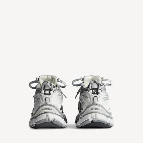 Men’s runner sneaker in grey/white/black Men’s runner sneaker in grey/white/black