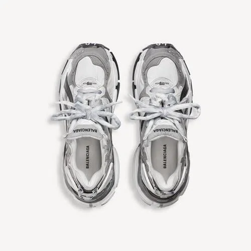 Men’s runner sneaker in grey/white/black Men’s runner sneaker in grey/white/black